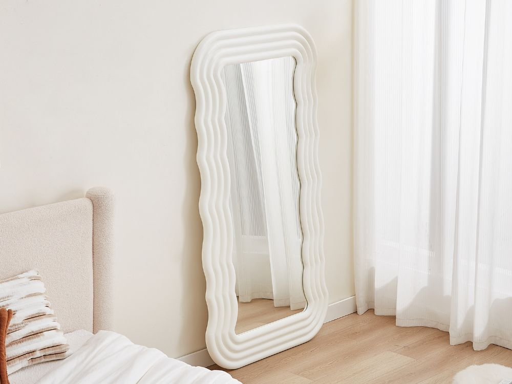 Klaudia Mirror