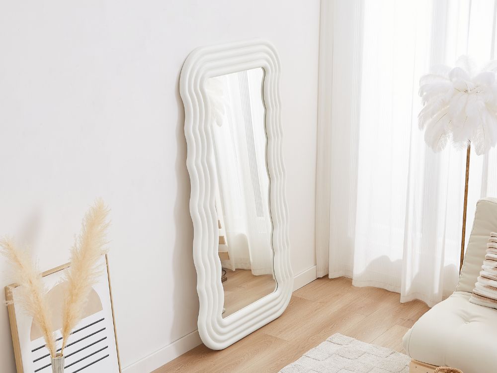 Klaudia Mirror